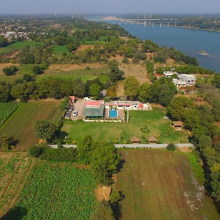 Krishna Farm Hotel Vasad Exterior photo
