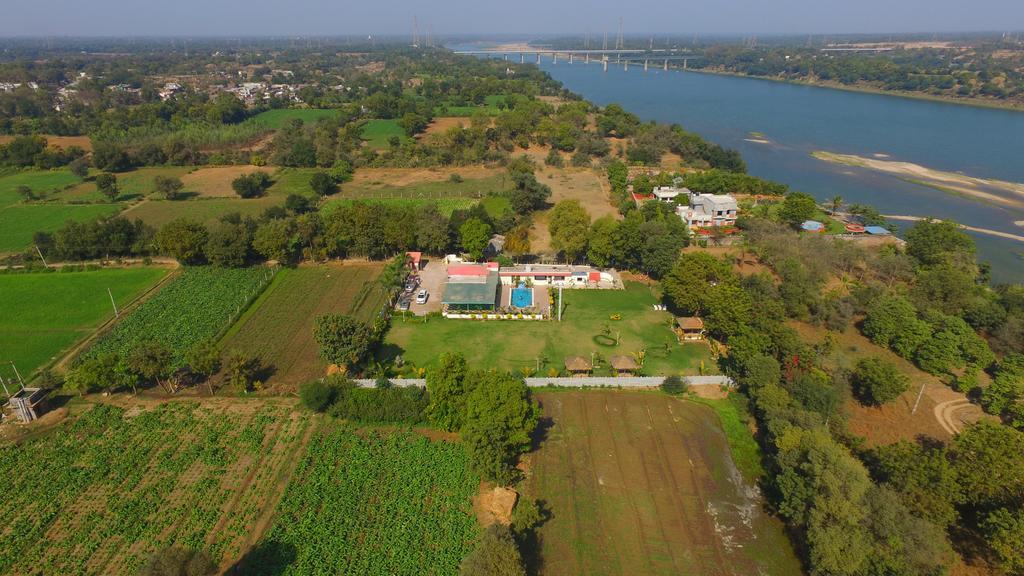 Krishna Farm Hotel Vasad Exterior photo